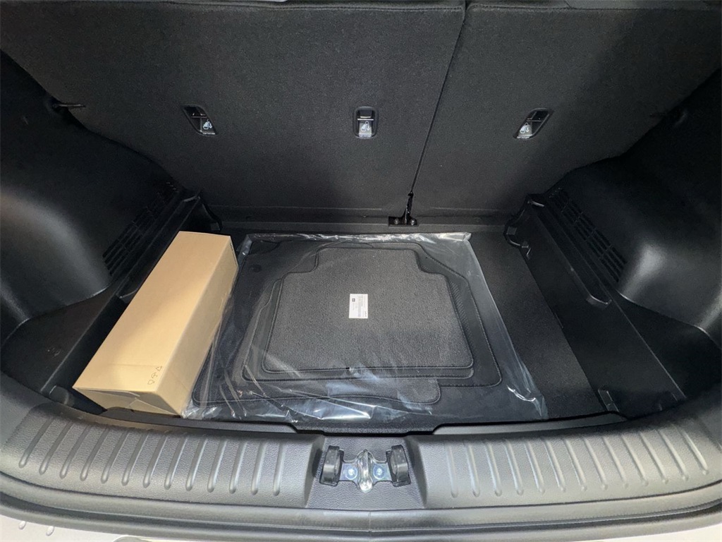 Vehicle image 26 of 28