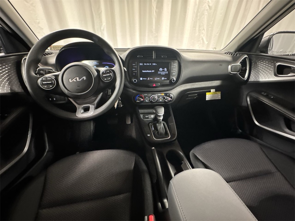 Vehicle image 12 of 28