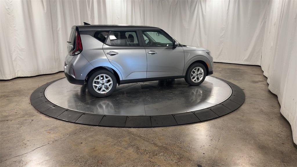 Vehicle image 2 of 28