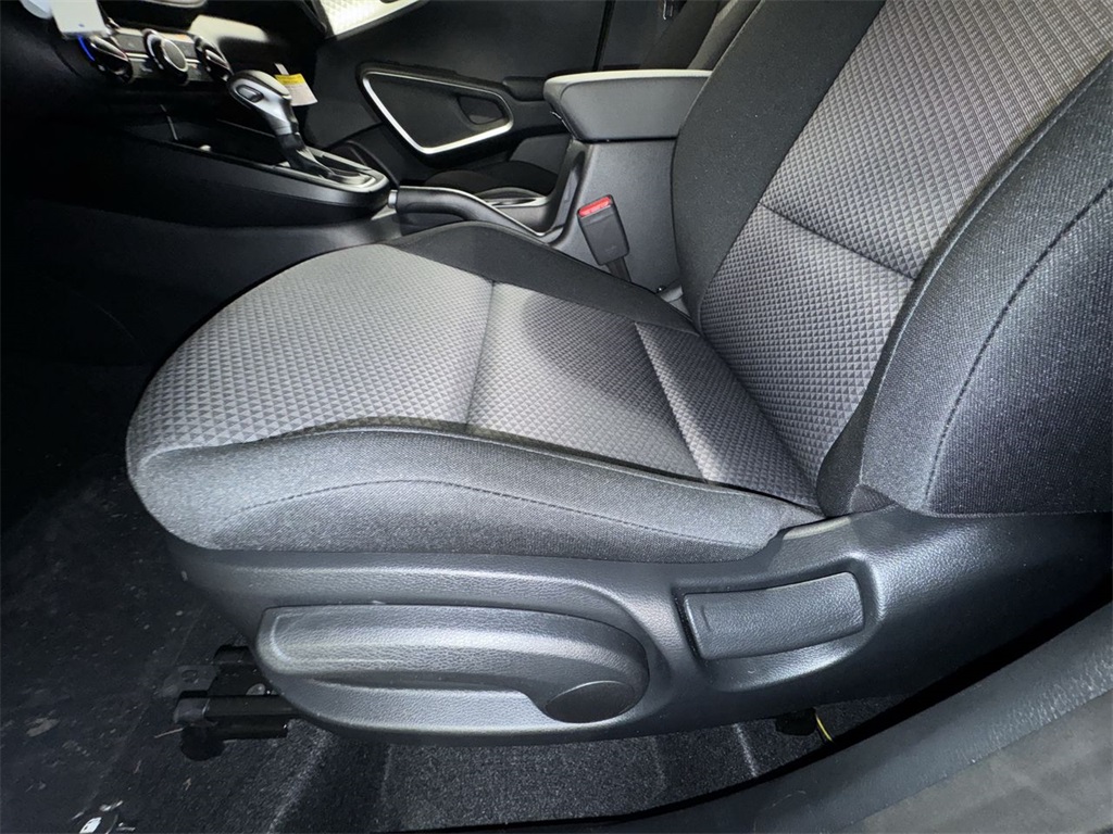 Vehicle image 14 of 28