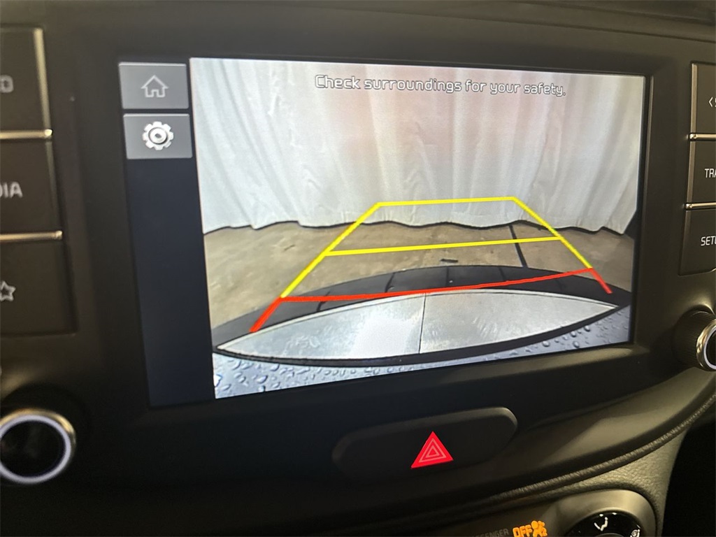 Vehicle image 21 of 28