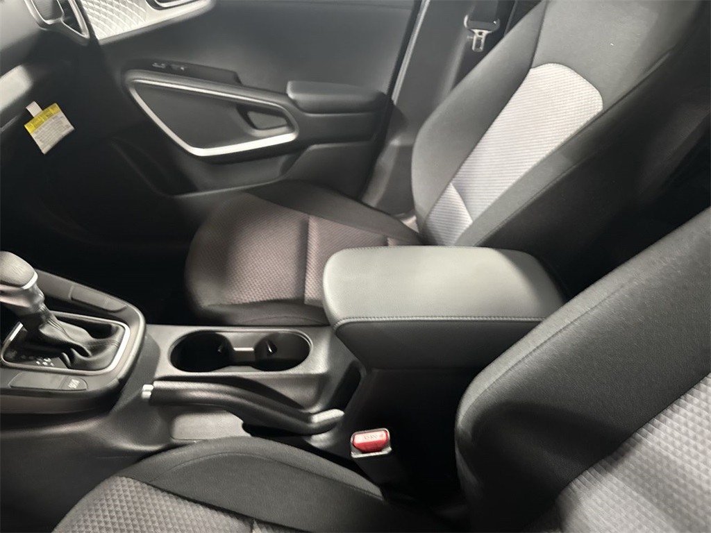 Vehicle image 24 of 28