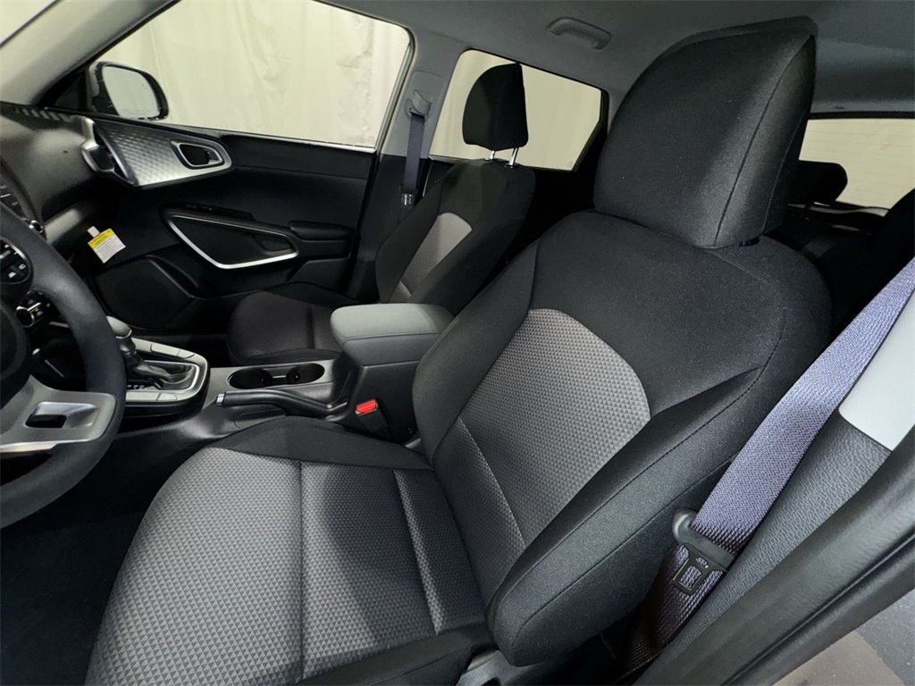 Vehicle image 13 of 28