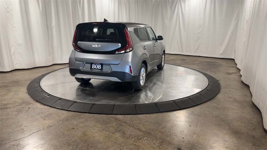Vehicle image 9 of 28
