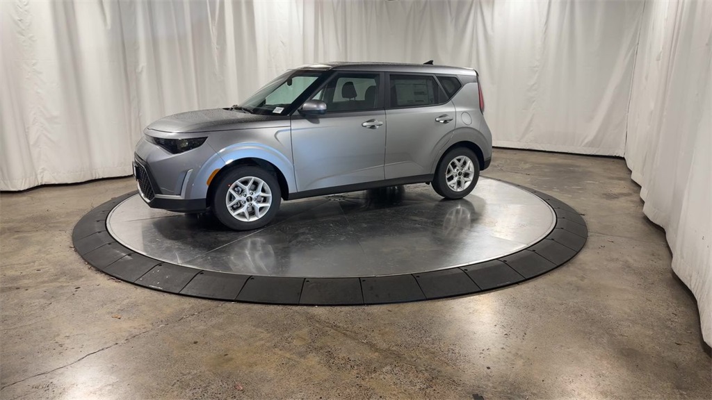 Vehicle image 5 of 28