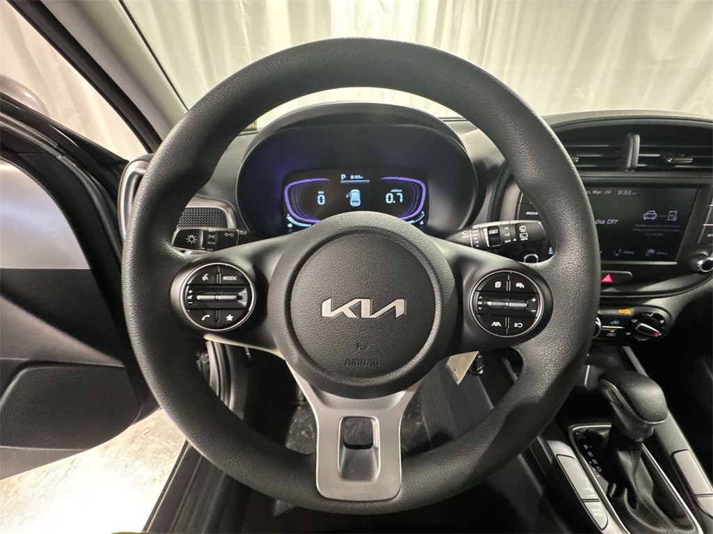 Vehicle image 19 of 28