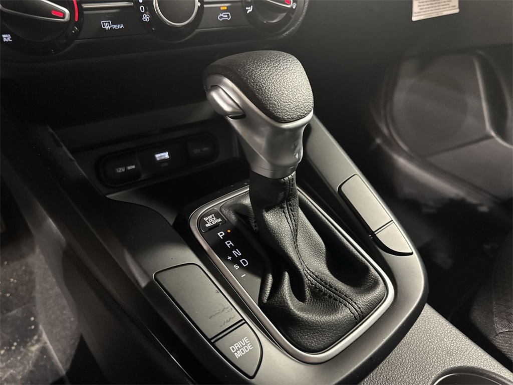 Vehicle image 23 of 28