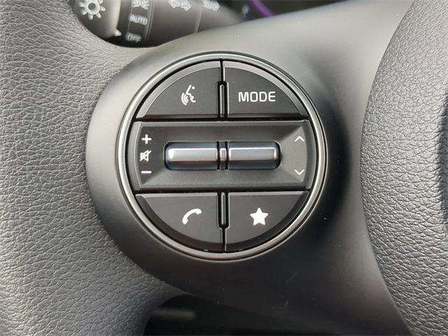 Vehicle image 22 of 24