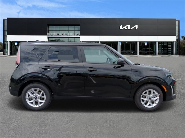 Vehicle image 4 of 24