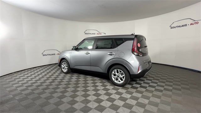 Vehicle image 8 of 25