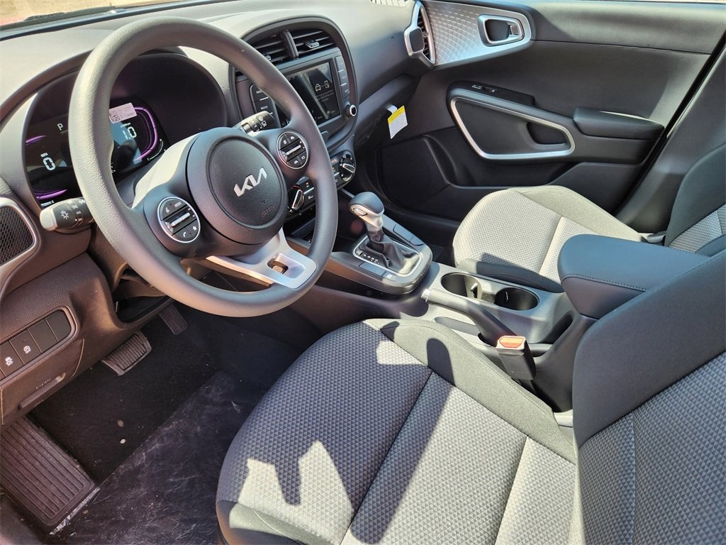 Vehicle image 9 of 15