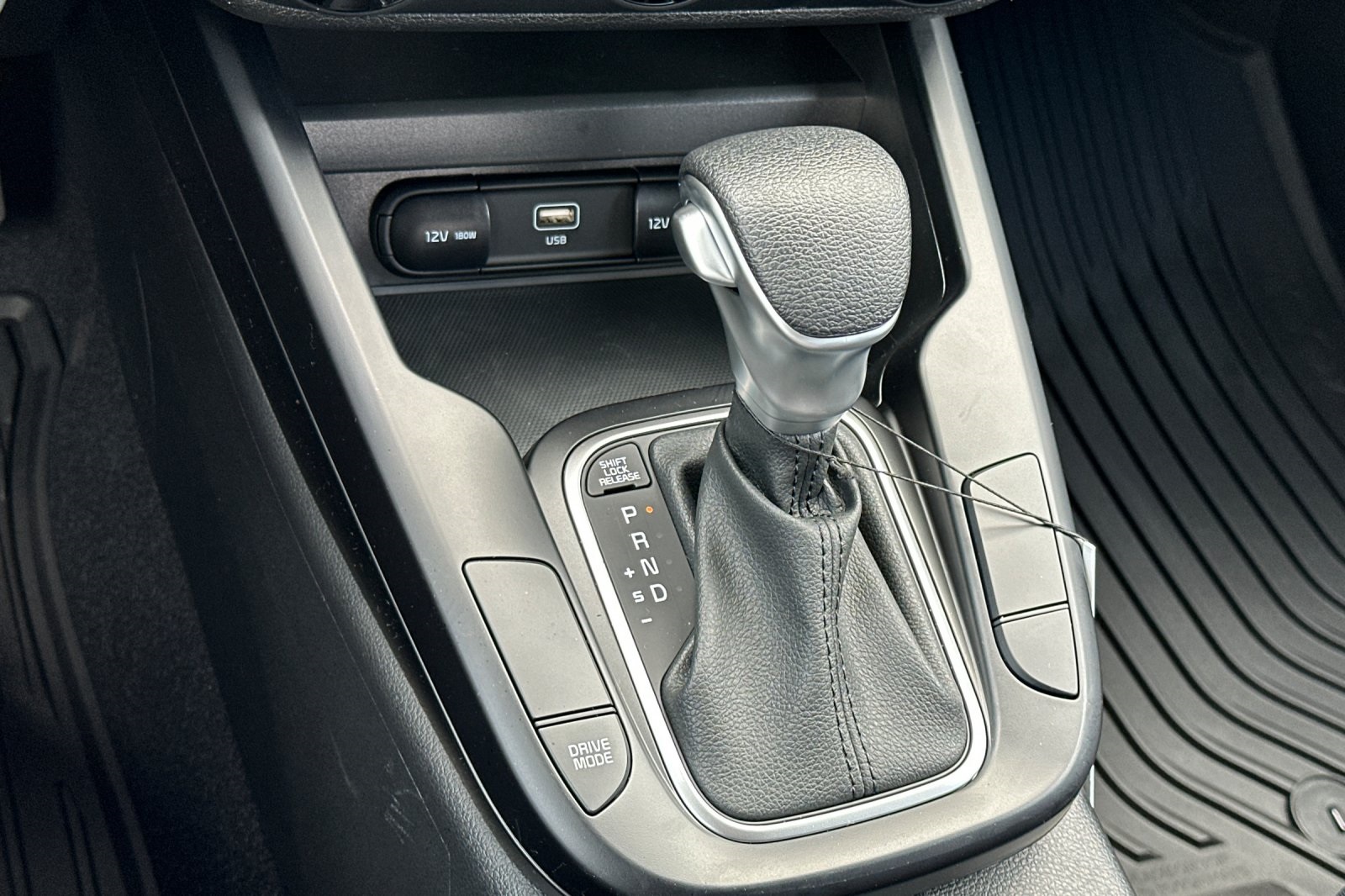 Vehicle image 17 of 20