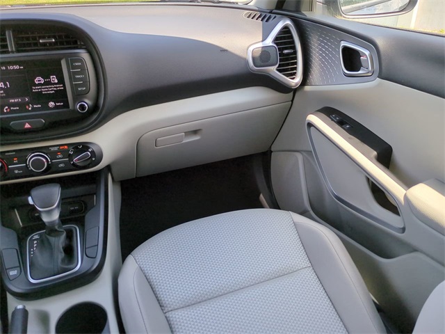 Vehicle image 21 of 25