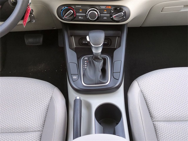 Vehicle image 16 of 25