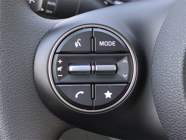 Vehicle image 19 of 25