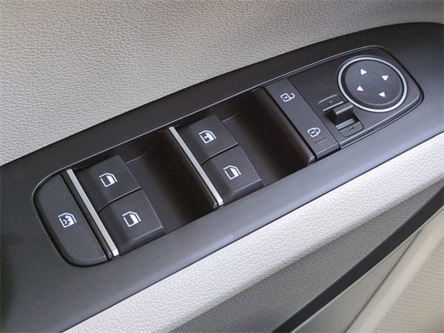 Vehicle image 22 of 25