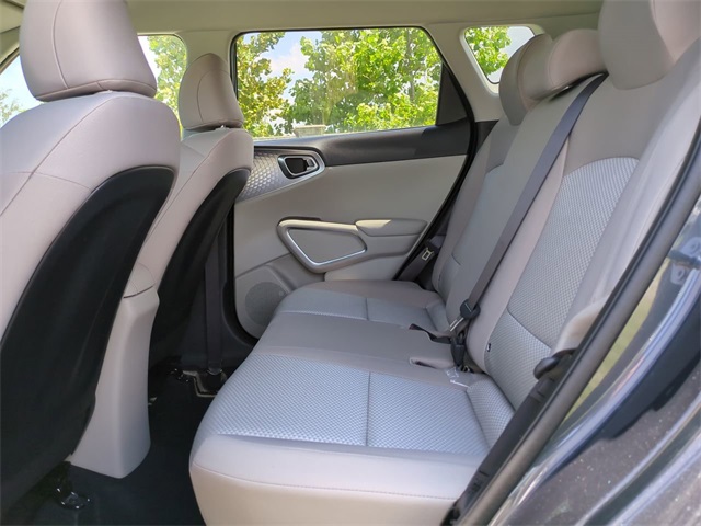 Vehicle image 11 of 25