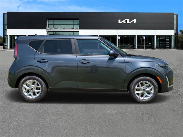 Vehicle image 4 of 25