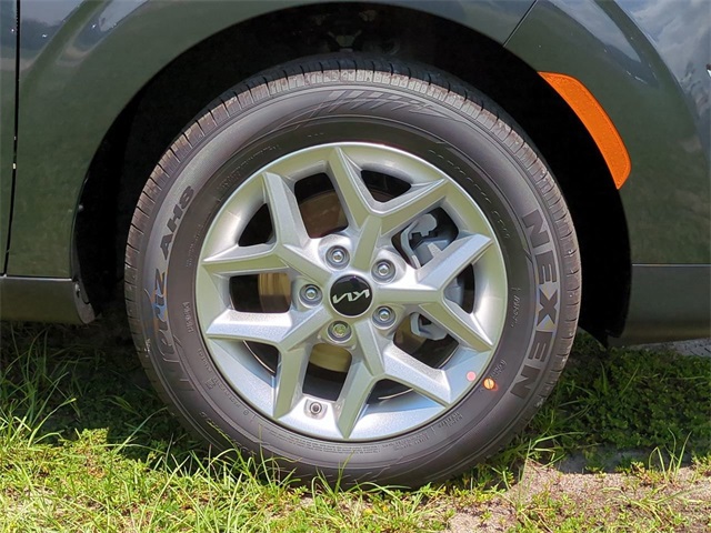 Vehicle image 9 of 25