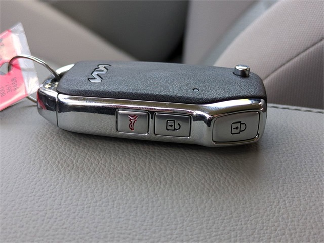 Vehicle image 17 of 25