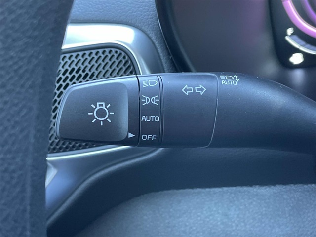 Vehicle image 32 of 37
