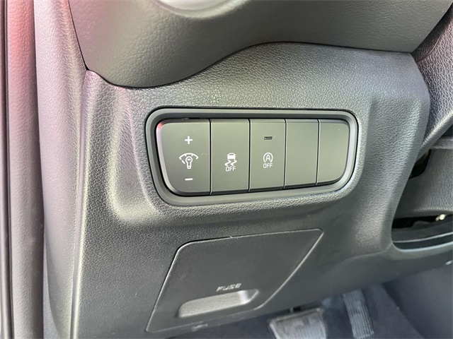Vehicle image 27 of 37