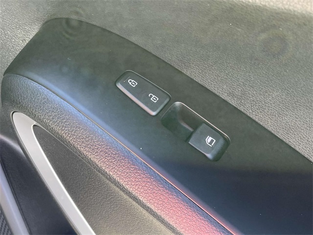 Vehicle image 19 of 37