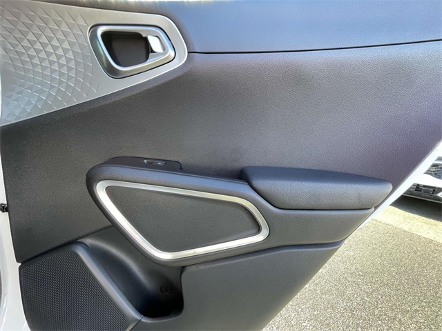Vehicle image 22 of 37