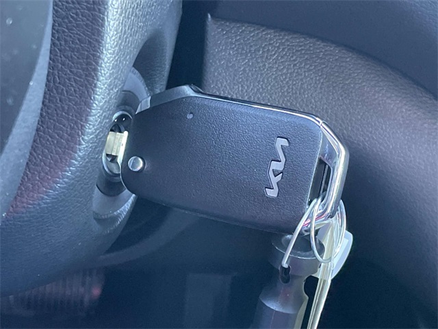 Vehicle image 34 of 37