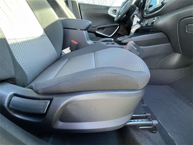 Vehicle image 21 of 37