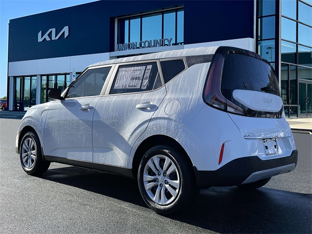 Vehicle image 6 of 37