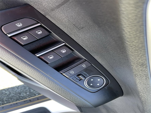 Vehicle image 26 of 37