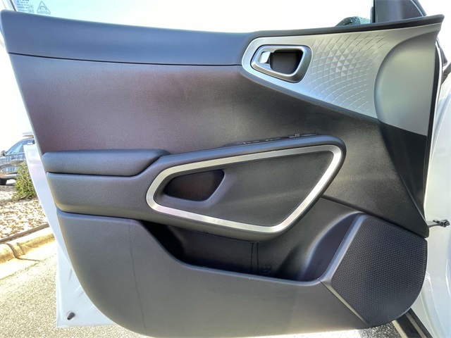 Vehicle image 25 of 37
