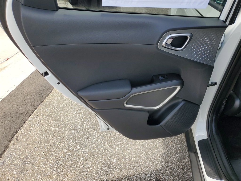 Vehicle image 22 of 28