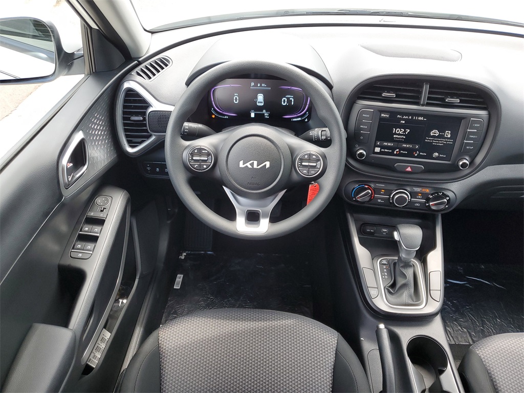 Vehicle image 24 of 28