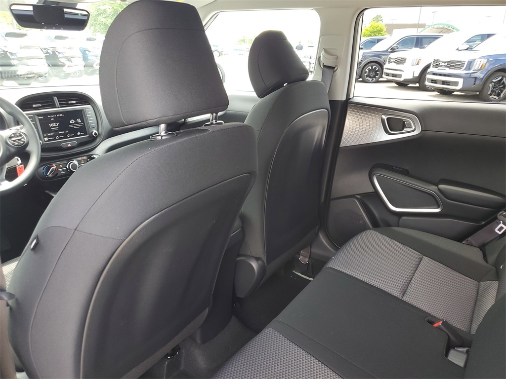 Vehicle image 21 of 28