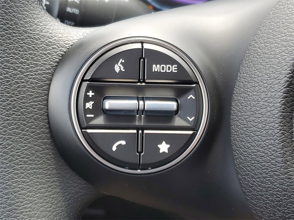 Vehicle image 11 of 28