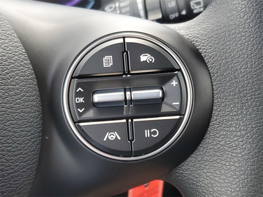 Vehicle image 12 of 28