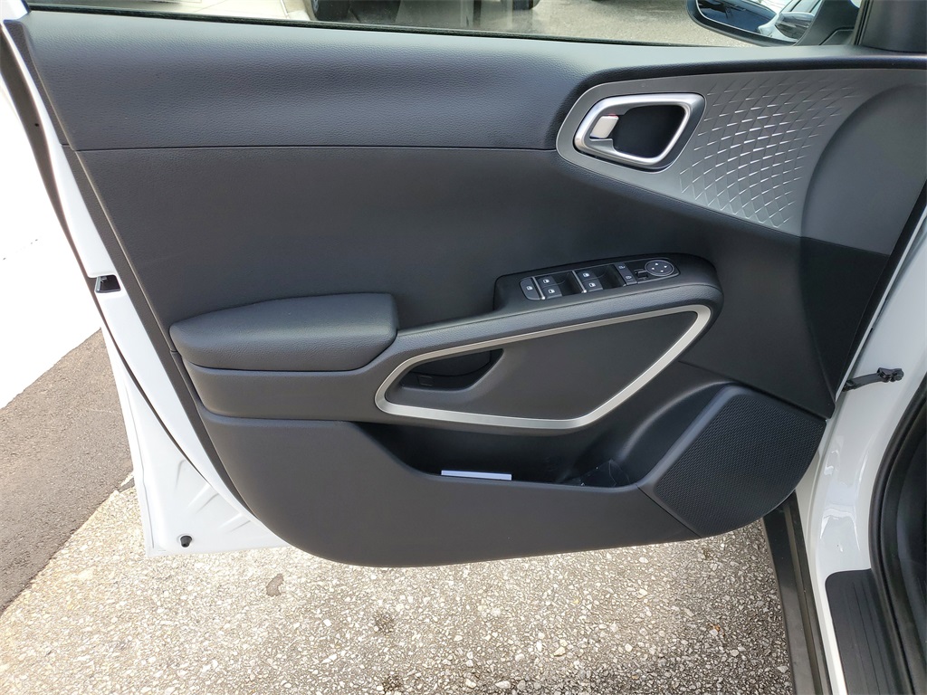 Vehicle image 8 of 28