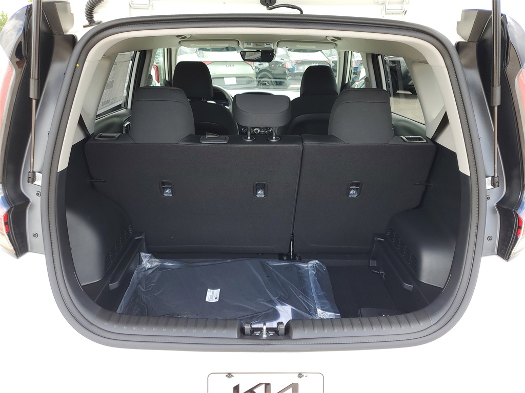 Vehicle image 27 of 28