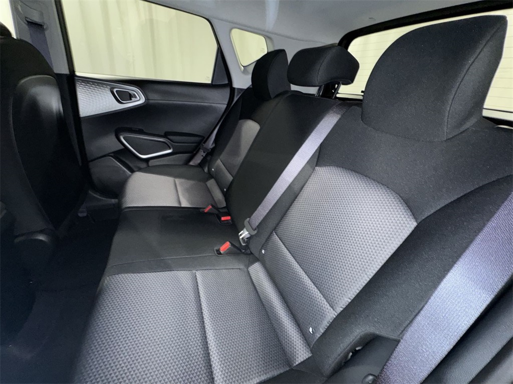 Vehicle image 25 of 28