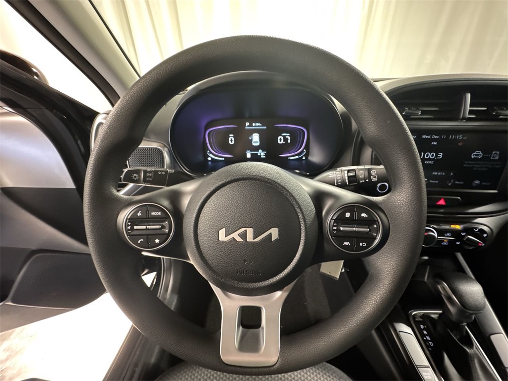 Vehicle image 19 of 28