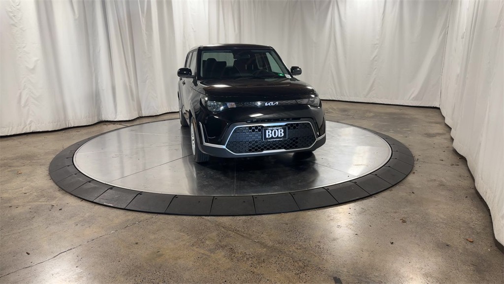 Vehicle image 7 of 28