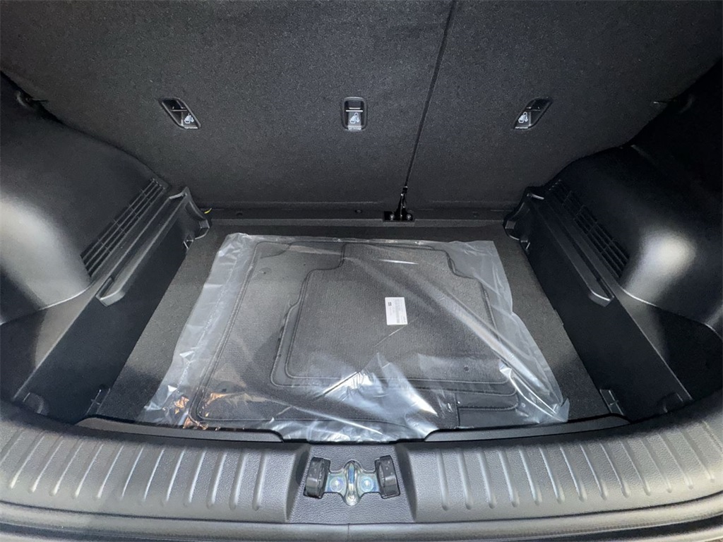 Vehicle image 26 of 28