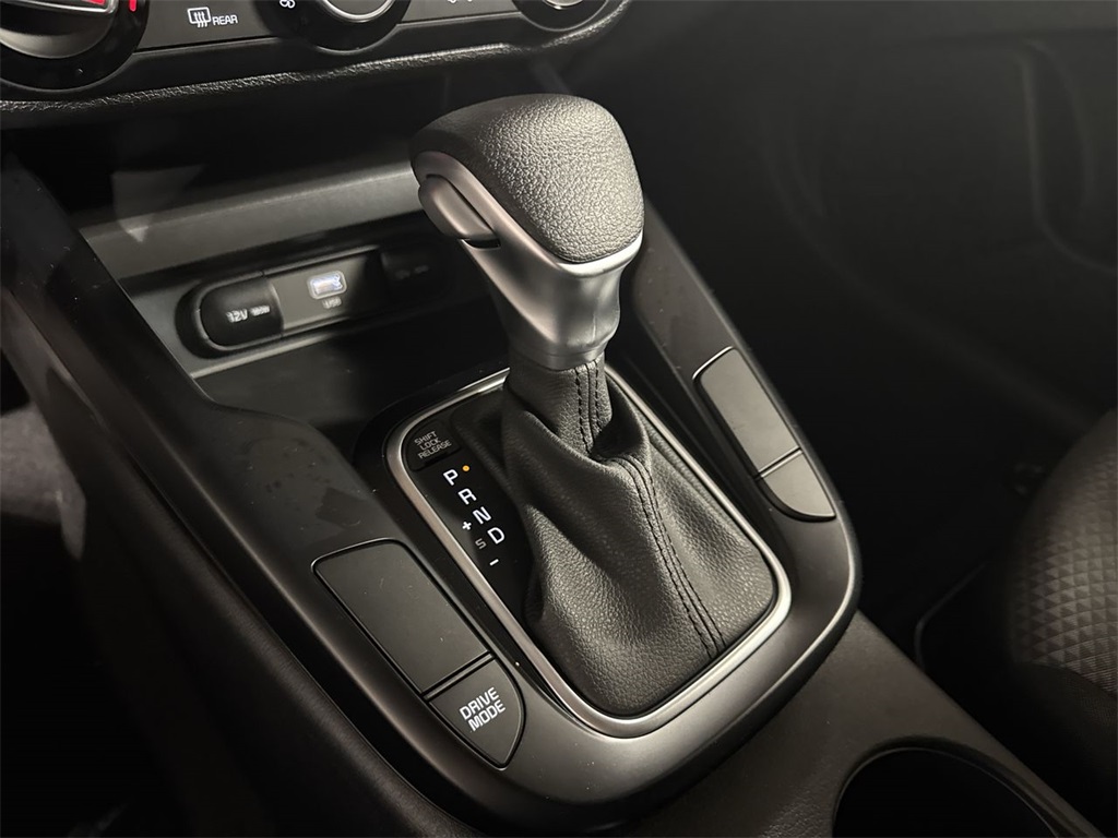 Vehicle image 23 of 28