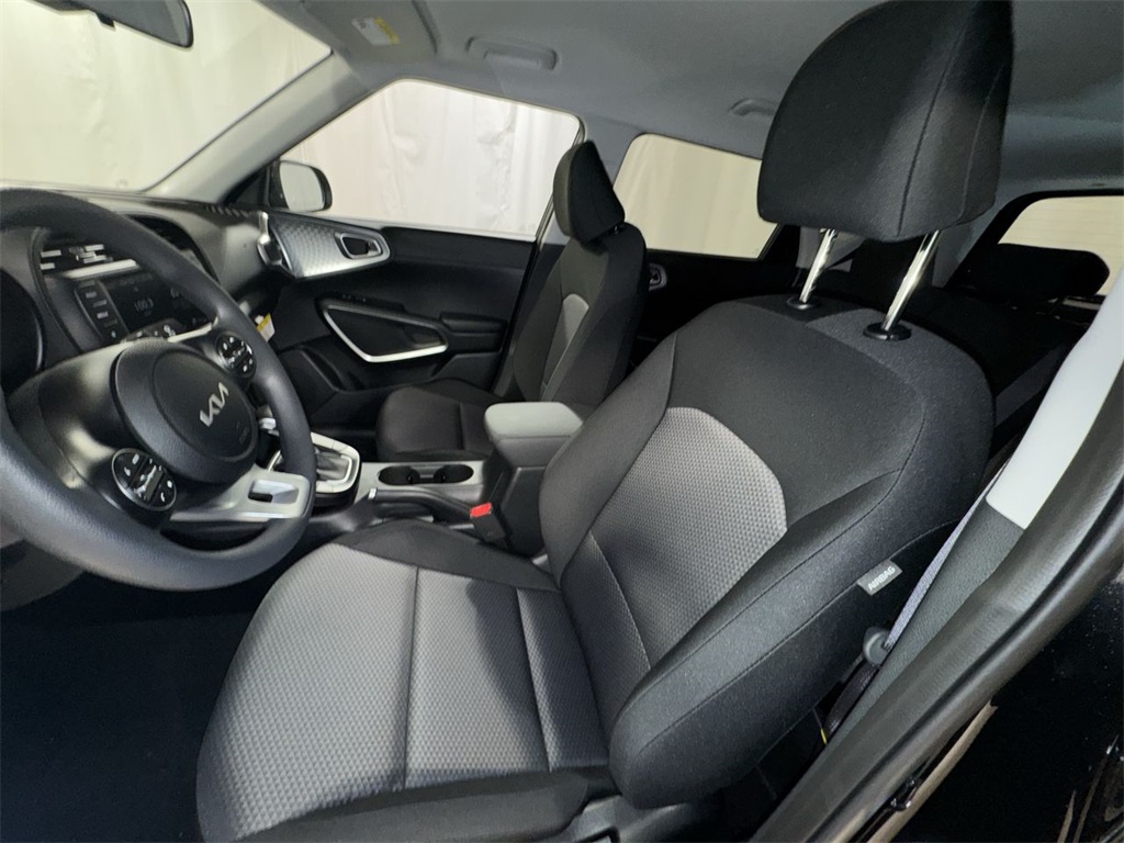 Vehicle image 13 of 28