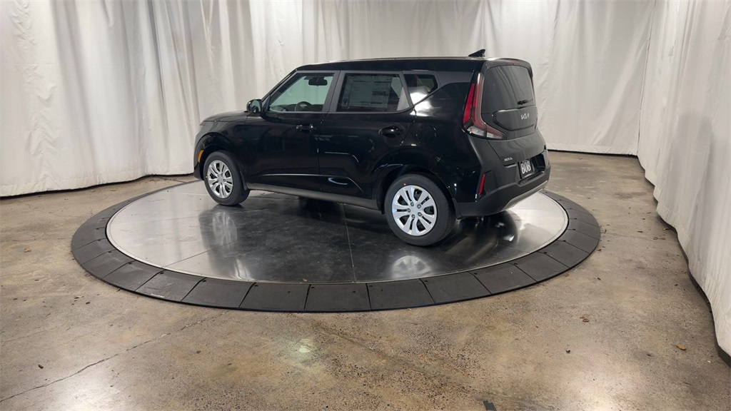 Vehicle image 4 of 28