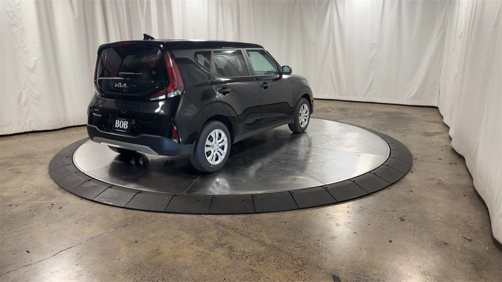 Vehicle image 3 of 28