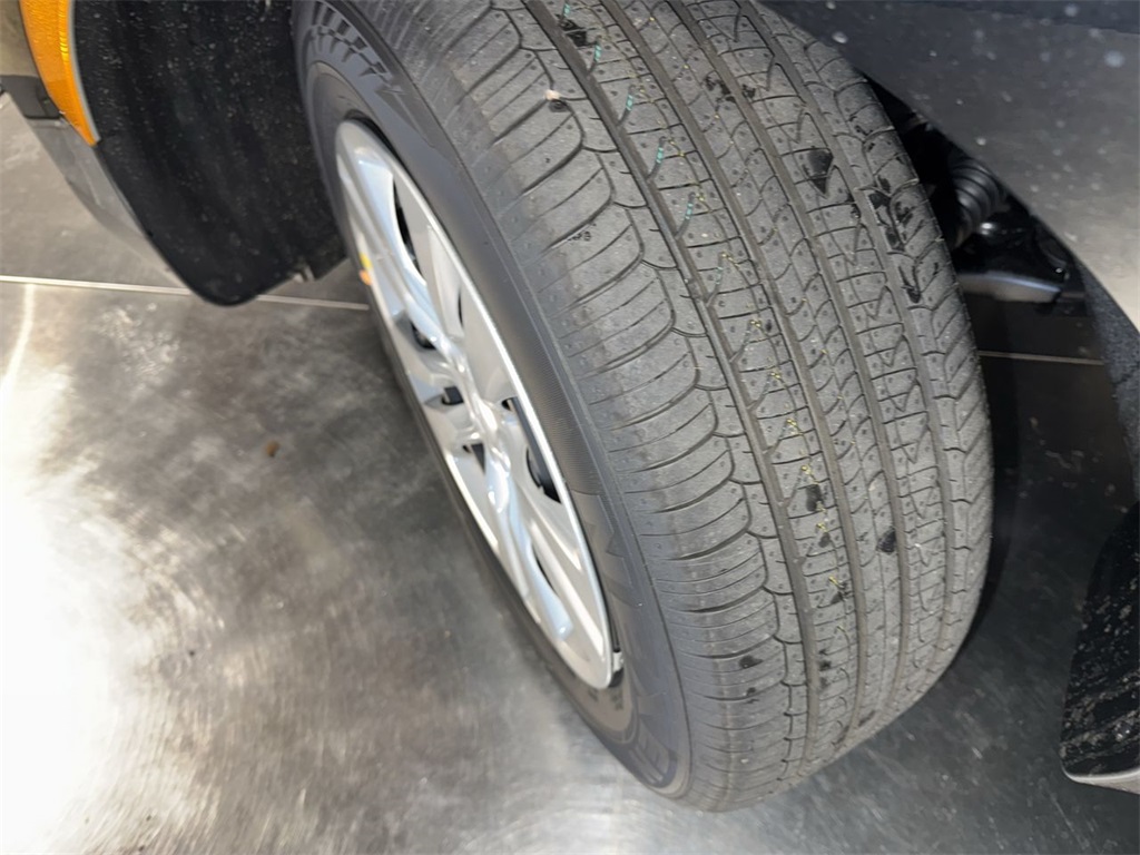 Vehicle image 11 of 28