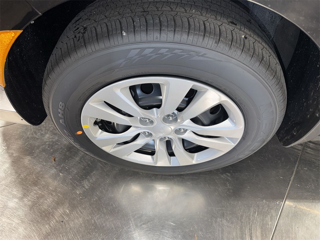 Vehicle image 10 of 28